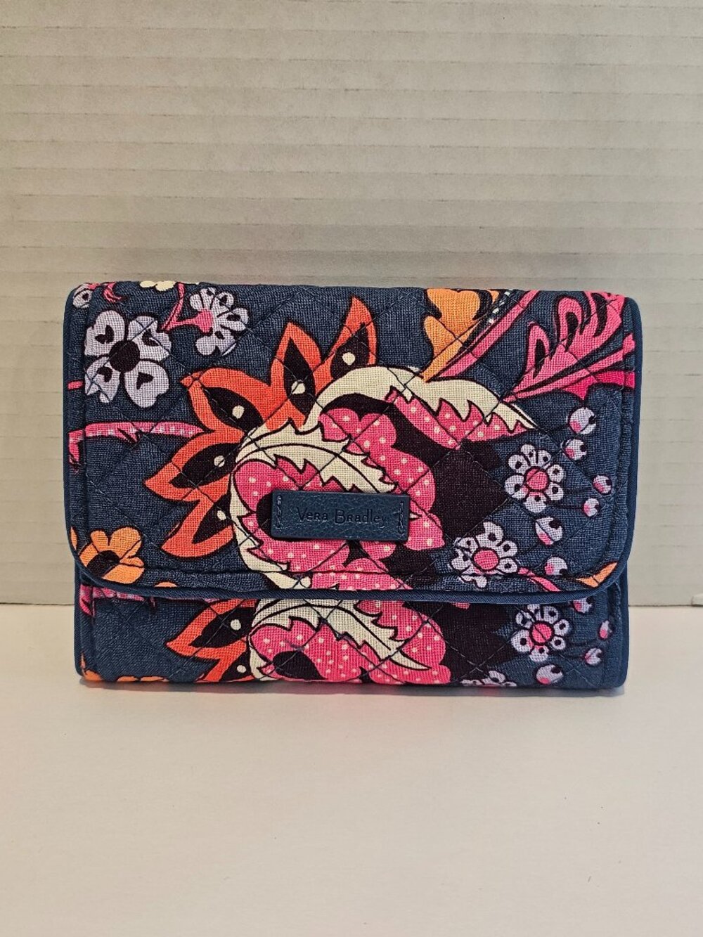 NWT Vera Bradley RFID Riley Compact Wallet Dragon Fruit Floral Paisley Blue Pink